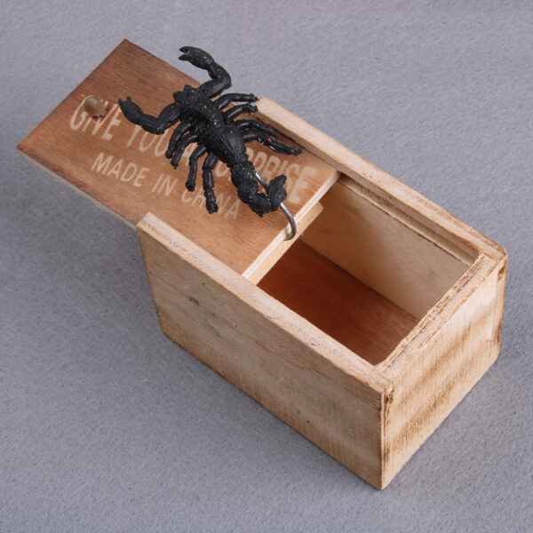 Spider Wooden Surprise Scare Box - Image 4